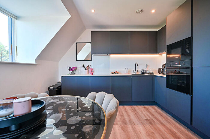 2 Bedroom Flat For Sale In Farrier Place, North Kingston, Kingston Upon Thames, KT2