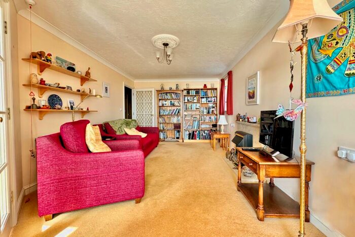 2 Bedroom Flat For Sale In De Moulham Road, Swanage, BH19