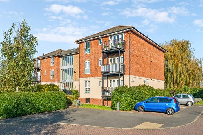 2 Bedroom Flat To Rent In St. Catherines Close, London, SW20