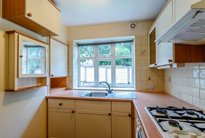2 Bedroom Apartment To Rent In Lawrie Park Road, London, SE26