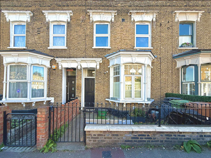 2 Bedroom Flat To Rent In Billington Road, New Cross, SE14