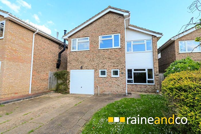 4 Bedroom Detached House To Rent In Tithe Close, Codicote, SG4