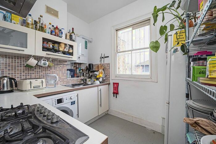 3 Bedroom Flat To Rent In Chatsworth Road, Clapton, London, E5
