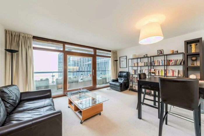 1 Bedroom Flat To Rent In Barbican, Willoughby House, EC2Y