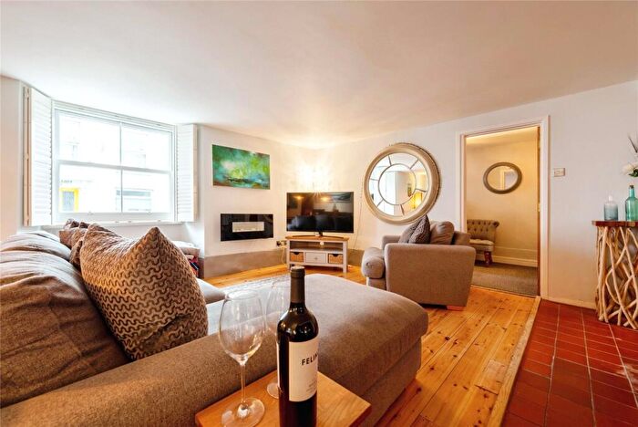 2 Bedroom Flat For Sale In Church Street, Padstow, PL28