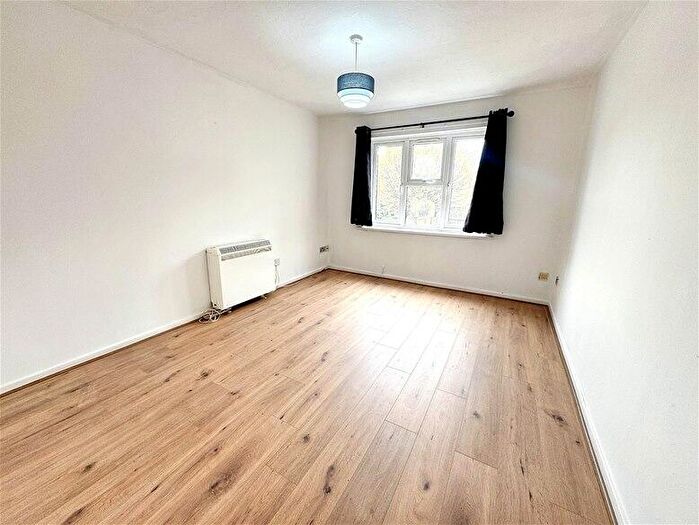 1 Bedroom Flat To Rent In Turnstone Close, Plaistow, E13