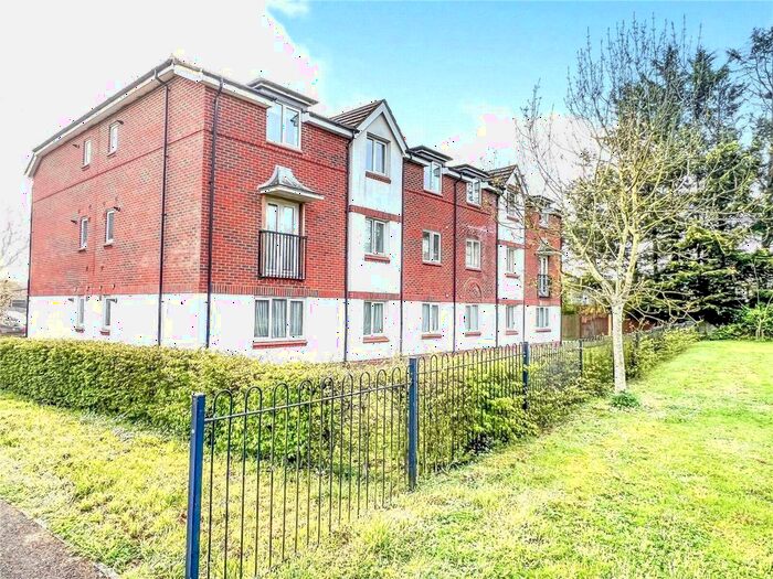 2 Bedroom Flat To Rent In Benham Drive, Spencers Wood, Reading, Berkshire, RG7