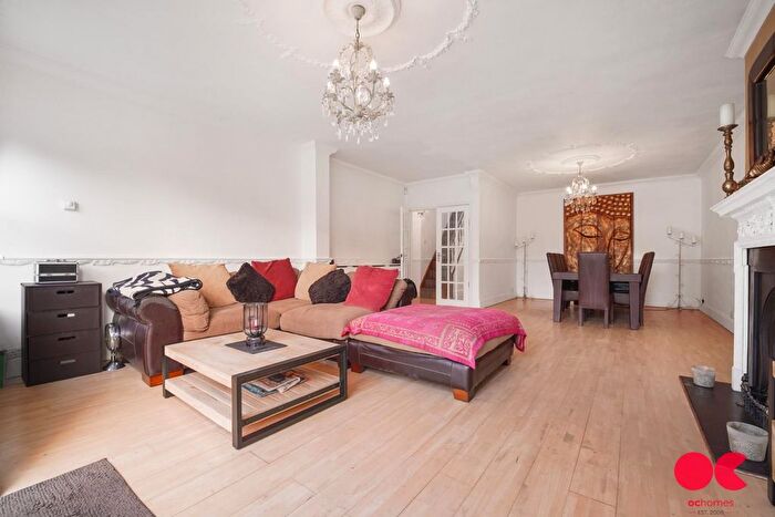 4 Bedroom Detached House For Sale In Ardleigh Green Road, Hornchurch, RM11