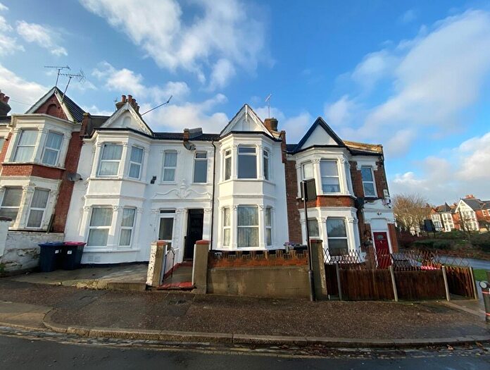 2 Bedroom Apartment To Rent In Heygate Avenue Southend On Sea, SS1