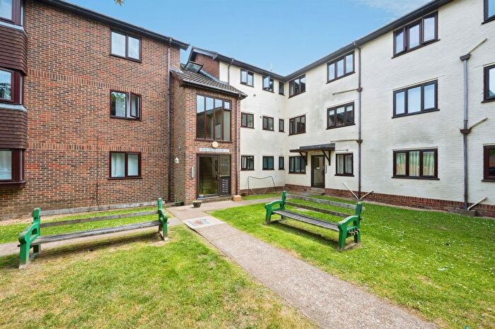 2 Bedroom Flat For Sale In Leigh Road, Eastleigh, SO50