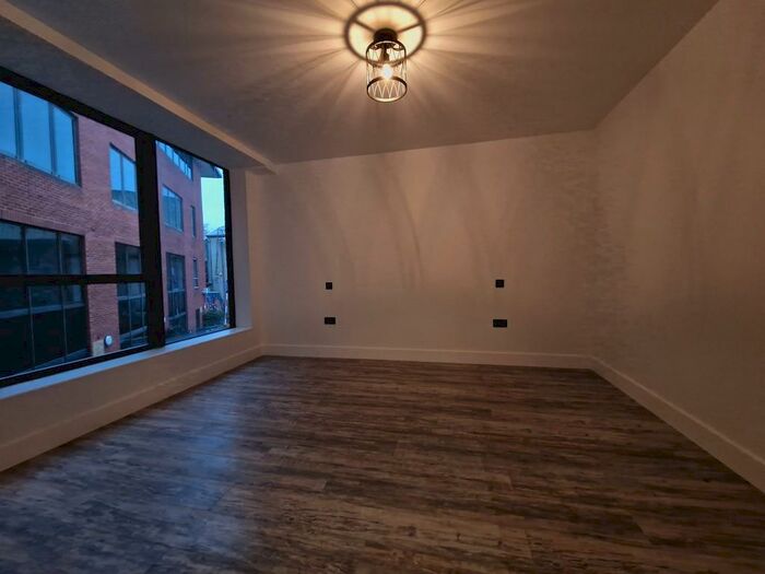 1 Bedroom Apartment To Rent In Kingsbridge Point, SN1