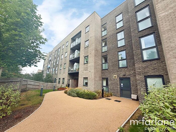 2 Bedroom Flat For Sale In Lowry Way, Swindon, SN3