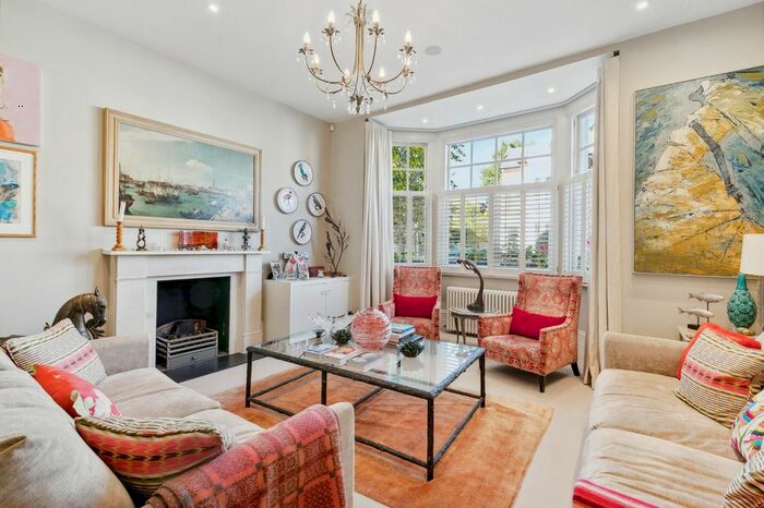 5 Bedroom Semi-Detached House To Rent In Henderson Road, London, SW18