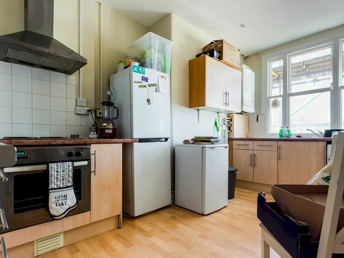 4 Bedroom Flat To Rent In Brunswick Place, Hove, BN3
