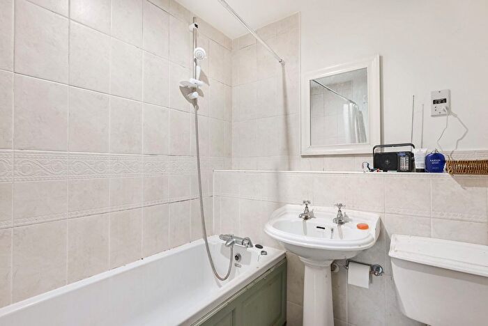 1 Bedroom Flat For Sale In Bishopfields Drive, Leeman Road, York, YO26