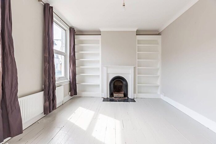 1 Bedroom Flat To Rent In Roman Road, Bow, London, E3