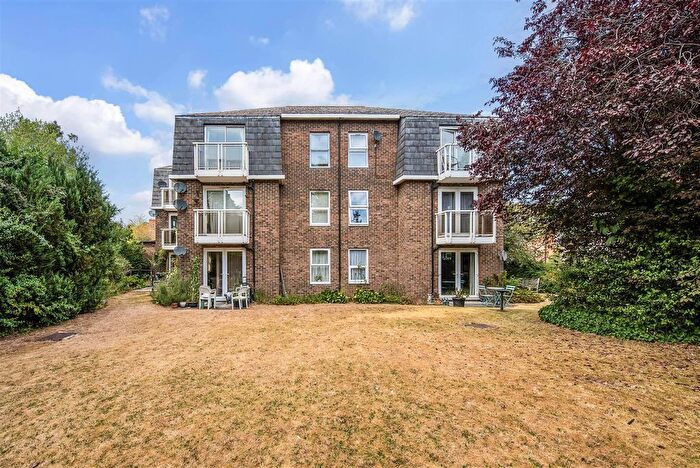 2 Bedroom Flat For Sale In Victoria Court, Andover, SP10