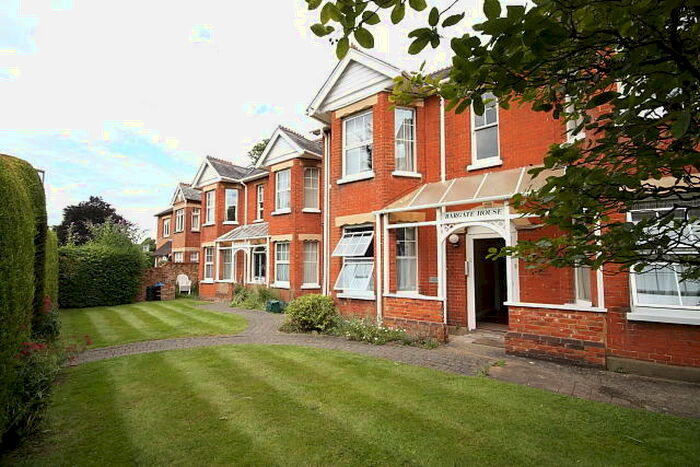 1 Bedroom Flat To Rent In Chobham Road, Woking, GU21