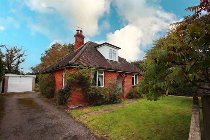 3 Bedroom Bungalow To Rent In Balmer Lawn Road, Brockenhurst, SO42