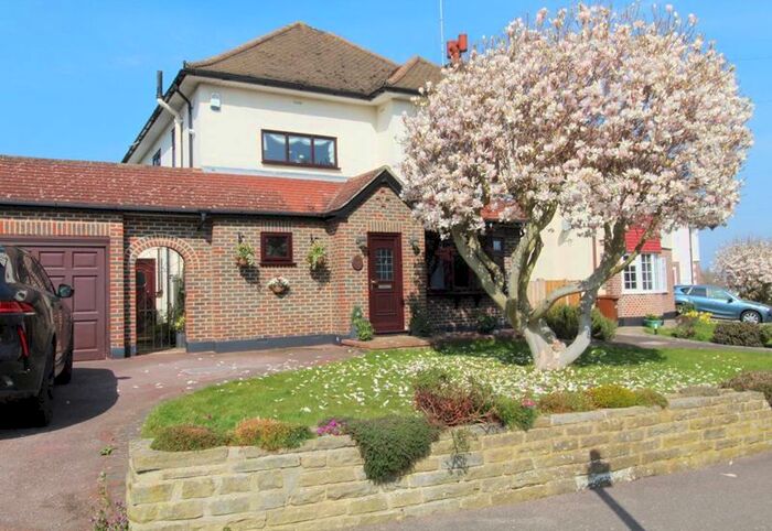 4 Bedroom Property To Rent In Surman Crescent, Hutton, Brentwood, CM13