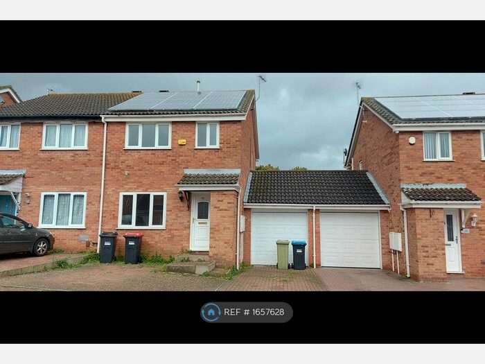 3 Bedroom Semi-Detached House To Rent In Padstow Avenue, Fishermead, Milton Keynes, MK6