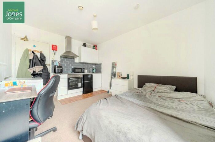 Flat To Rent In Rowlands Road, Worthing, BN11