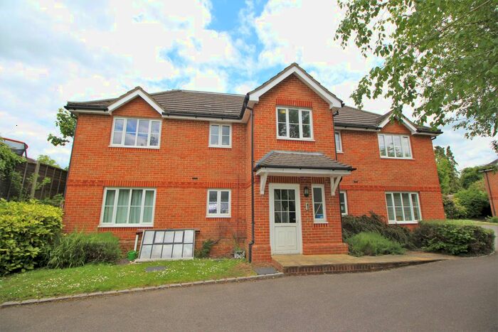 1 Bedroom Flat To Rent In Aragorn Court, Guildford, GU2