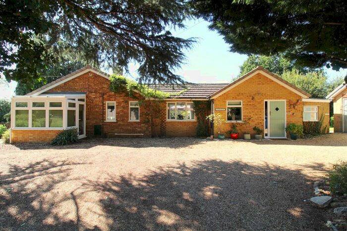 4 Bedroom Detached Bungalow For Sale In Heath Road, Gamlingay, Sandy, SG19