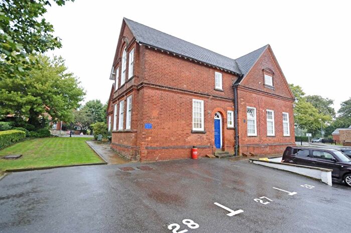 2 Bedroom Flat For Sale In The Cloisters, Wellingborough, NN8