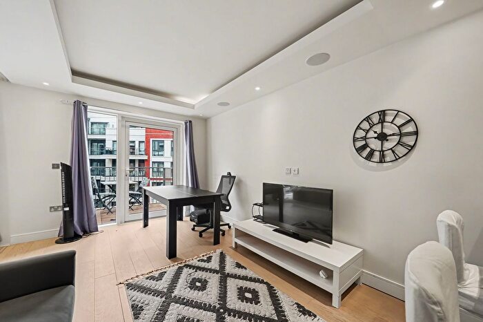 1 Bedroom Flat To Rent In Park Street, Countess House, SW6