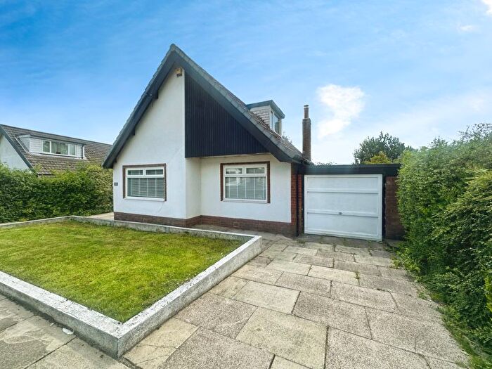 4 Bedroom Detached House For Sale In Summit Close, Bury, BL9