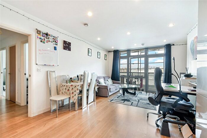 2 Bedroom Flat To Rent In Salton Square, London, E14