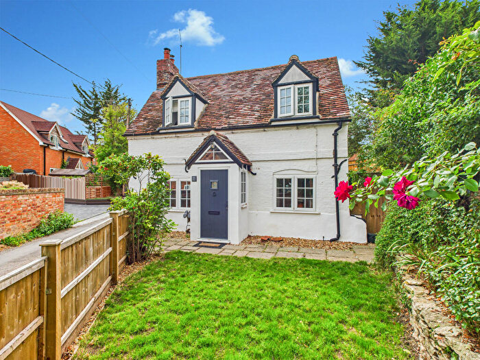 2 Bedroom Detached House For Sale In Back Street, Tetsworth, Thame, Oxfordshire, OX9