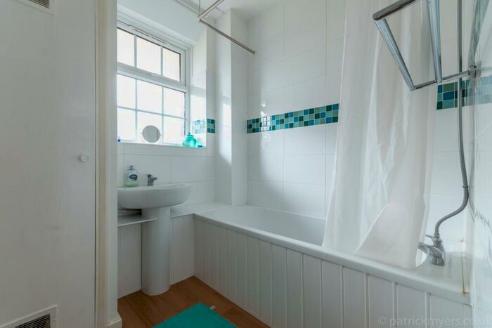 1 Bedroom Flat To Rent In Dog Kennel Hill Estate London, SE22