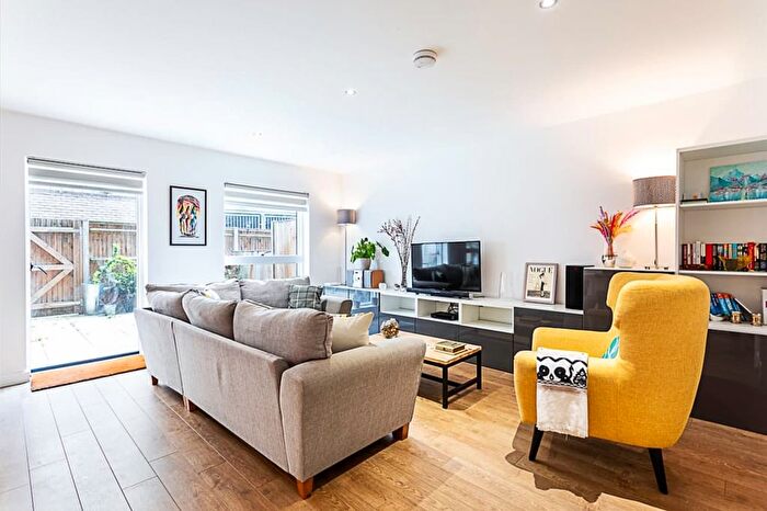 2 Bedroom Flat To Rent In Bedford Road, London, SW4