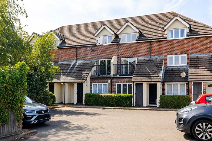 1 Bedroom Flat For Sale In Crowhurst Mead, Godstone, RH9
