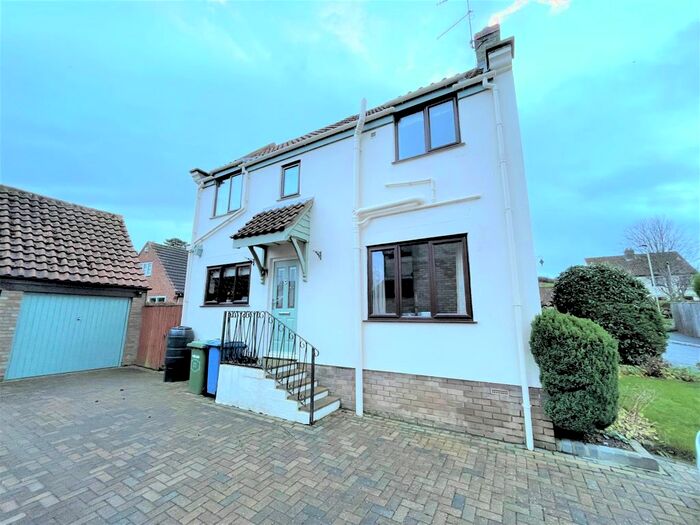 Semi-Detached House To Rent In Dale Close, Burniston, Scarborough YO13