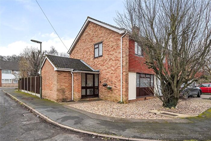 3 Bedroom Semi Detached House For Sale In Sandy Road, Addlestone, Surrey, KT15