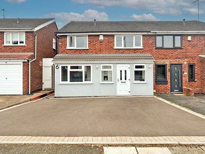 3 Bedroom Semi-Detached House For Sale In Claverdon Drive, Birmingham, B43