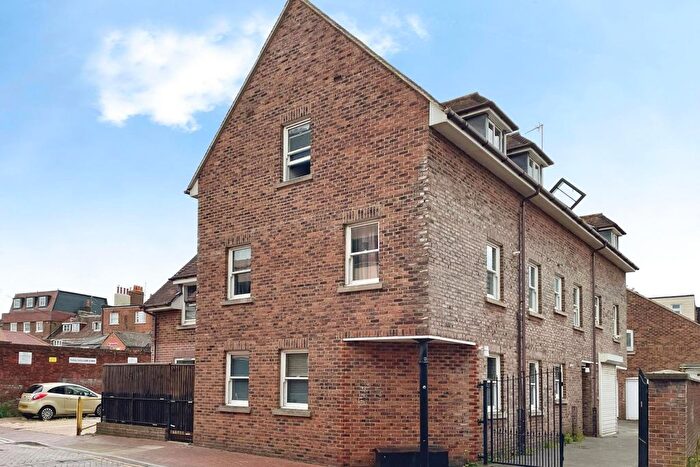 1 Bedroom Flat For Sale In Hill Street, Poole, BH15