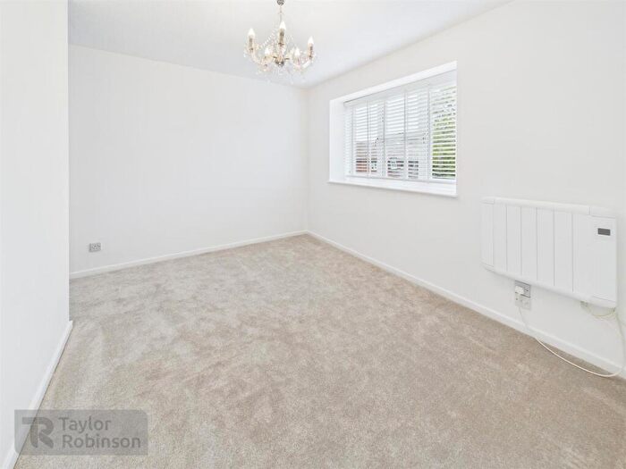 1 Bedroom End Of Terrace House For Sale In Millais Close, Crawley, RH11