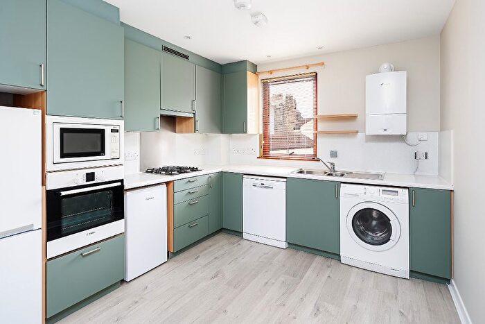 3 Bedroom Flat To Rent In Damside, Dean Village, Edinburgh, EH4