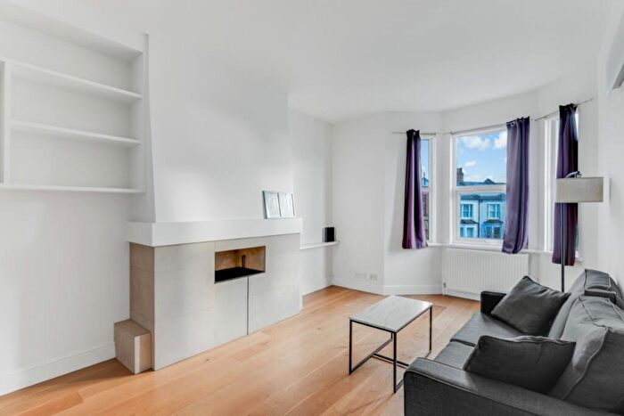 2 Bedroom Apartment To Rent In Ingham Road, West Hampstead, NW6