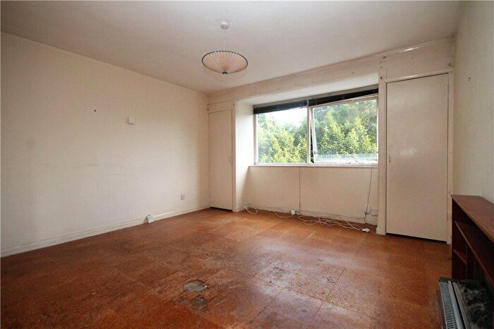 1 Bedroom Apartment For Sale In Waldrons Path, Bramley Hill, South Croydon, CR2