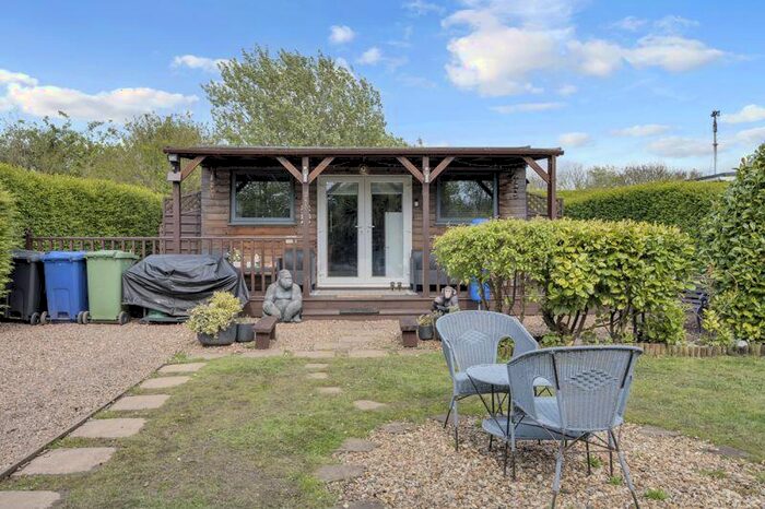 2 Bedroom Chalet For Sale In Humberston Fitties, Humberston, DN36