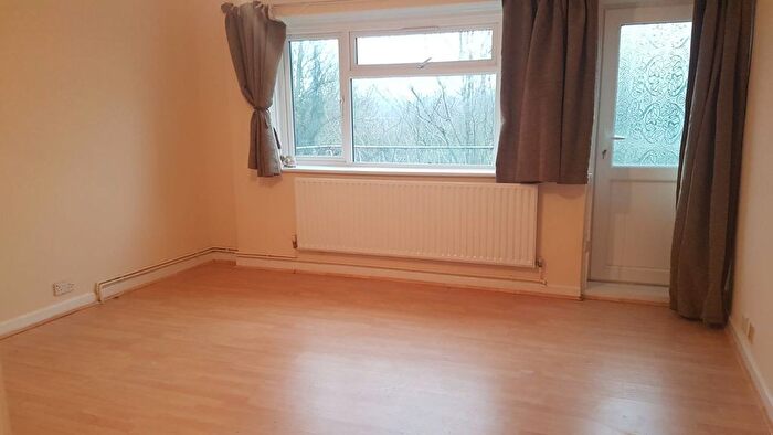 2 Bedroom Flat To Rent In Memorial Close, Hounslow, Middlesex, TW5