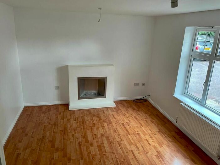 2 Bedroom Flat To Rent In Mill Chase Road, Wakefield, WF2