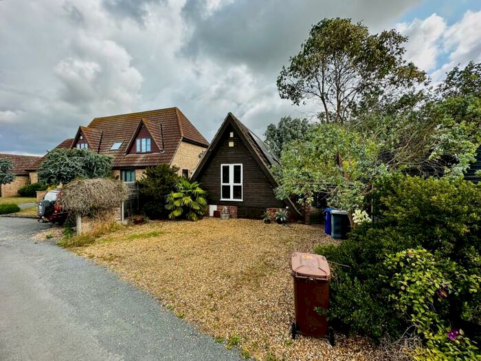 2 Bedroom Lodge To Rent In Isleham Marina, Cambs, CB7
