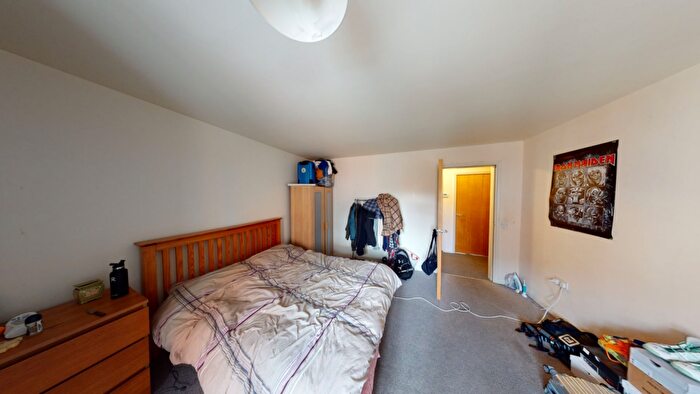 2 Bedroom Flat To Rent In Flat Royal Victoria Court, NG7