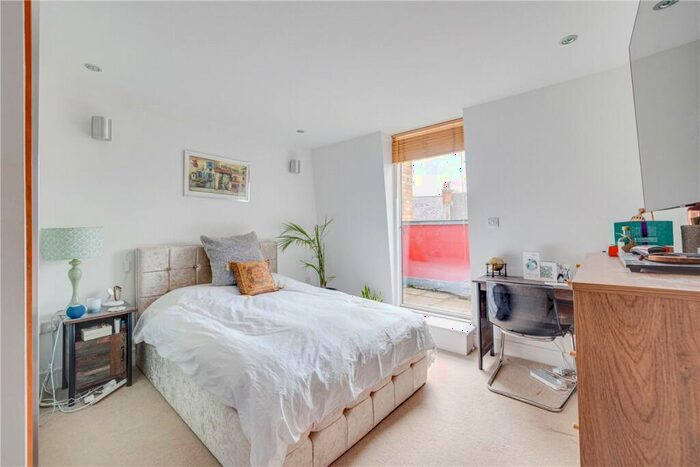 2 Bedroom Apartment For Sale In White Hart Lane, London, SW13